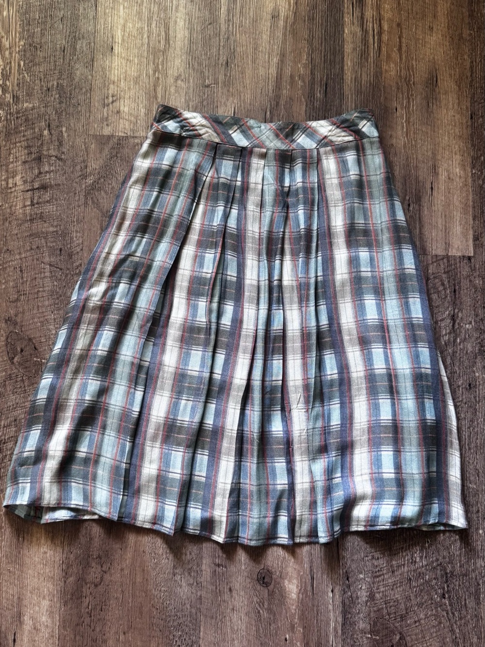 Pleated Plaid Midi Skirt - Beige and green